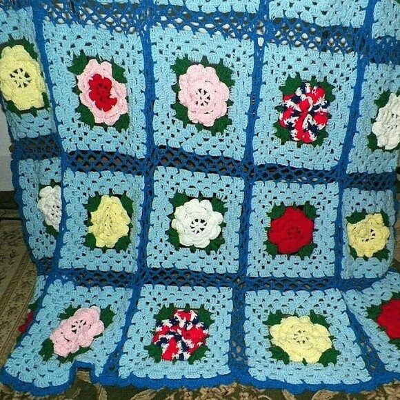 Vintage Wool Granny Square King Knit Blanket 90 x 152 Inches 3D Flower Blue - Picture 4 of 5